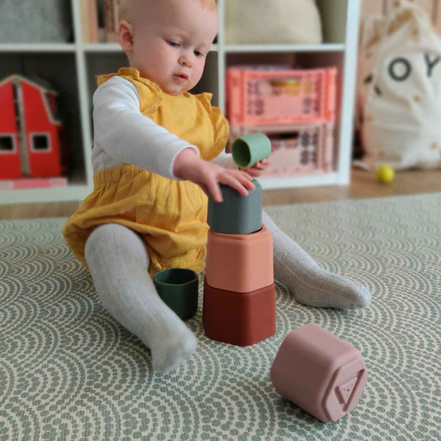 KIDLY Label Sensory Stacking Cups First Impression