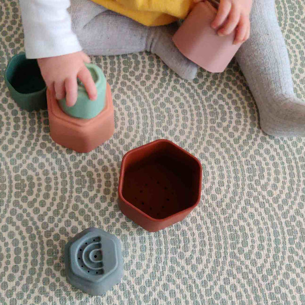 KIDLY Label Sensory Stacking Cups Top Tip