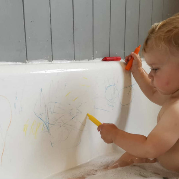 Janod Colouring In The Bath First Impression