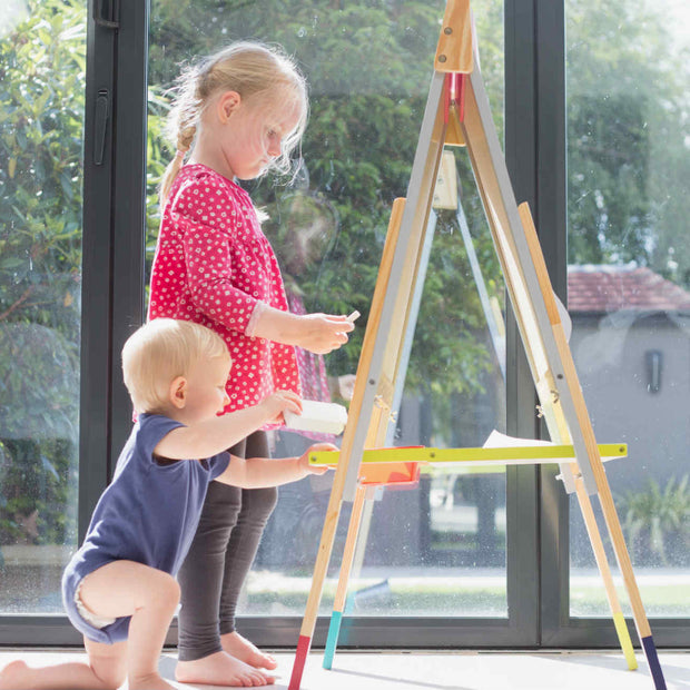 Janod Adjustable Easel The Verdict