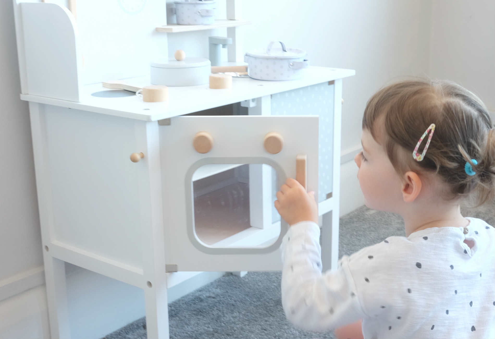 Pink toddler kitchen shop