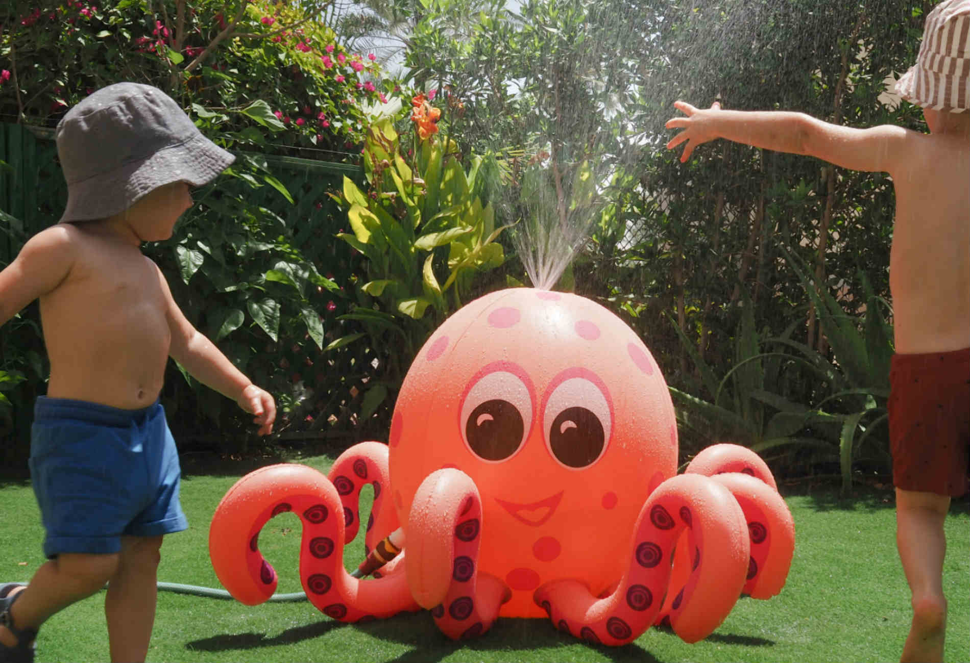 Sunnylife octopus sales sprinkler